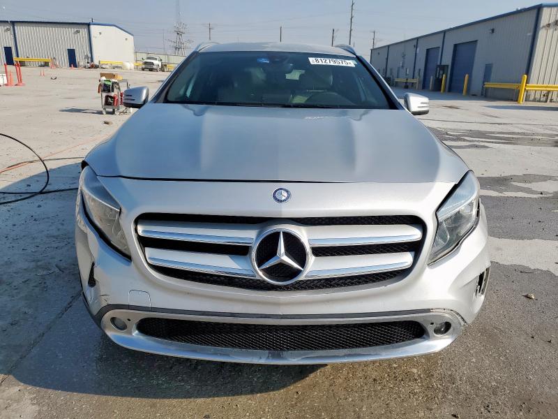 WDCTG4EB5HJ317556 - 2017 MERCEDES-BENZ GLA 250 Silber Foto 5