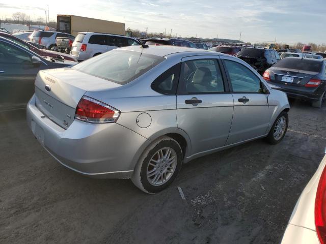 1FAHP3FN5AW200699 - 2010 FORD FOCUS SE SILVER photo 3