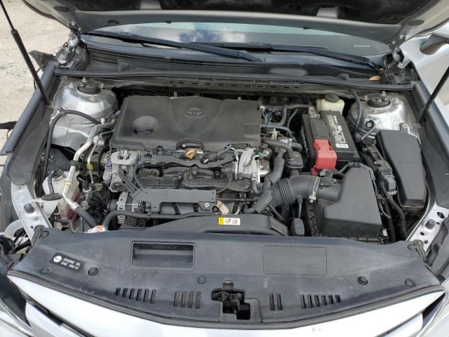 4T1B11HK7JU661063 - 2018 TOYOTA CAMRY L SILVER photo 11