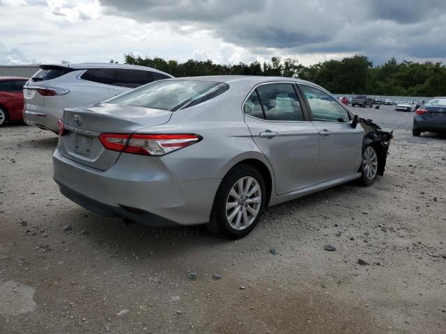 4T1B11HK7JU661063 - 2018 TOYOTA CAMRY L SILVER photo 3