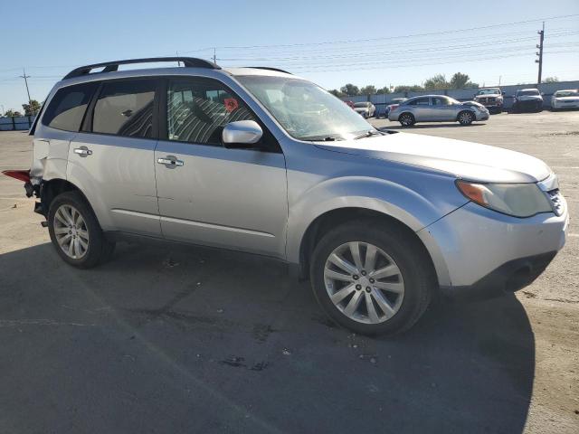 JF2SHADC9BH767038 - 2011 SUBARU FORESTER 2.5X PREMIUM SILVER photo 4