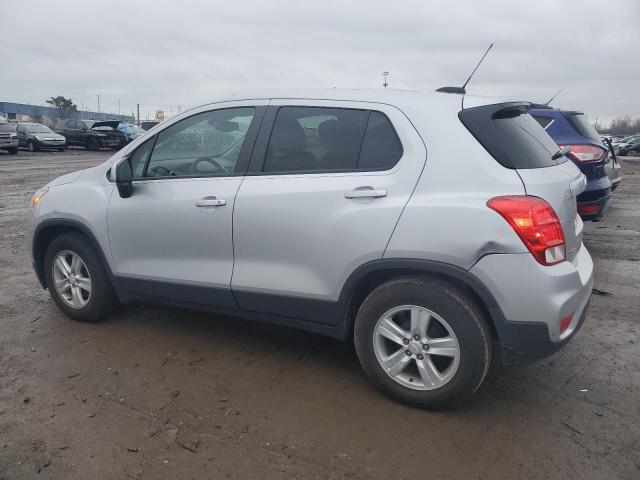 3GNCJKSBXLL139961 - 2020 CHEVROLET TRAX LS SILVER photo 2