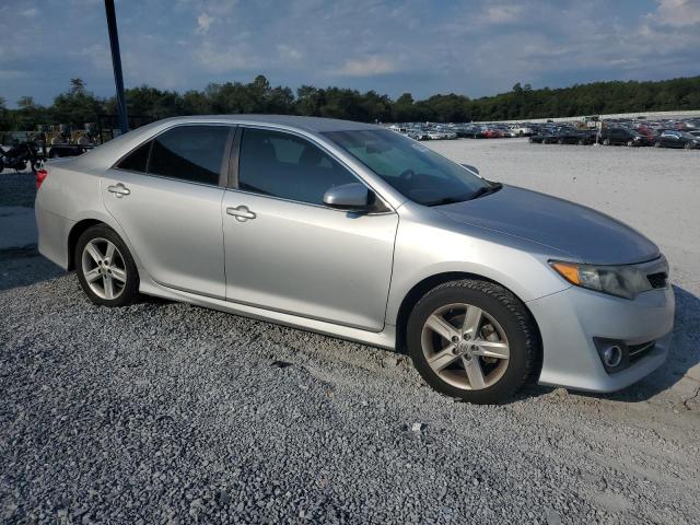 4T1BF1FK9EU435911 - 2014 TOYOTA CAMRY L 银色 照片 4