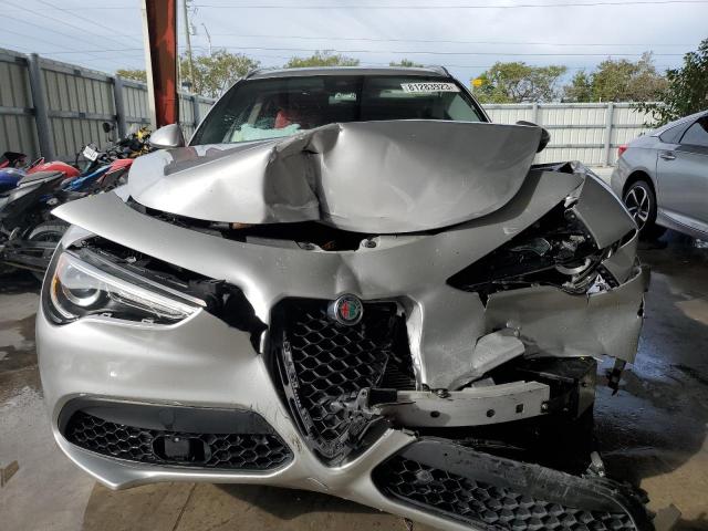 ZASFAKBN9J7B97486 - 2018 ALFA ROMEO STELVIO TI SILVER photo 5