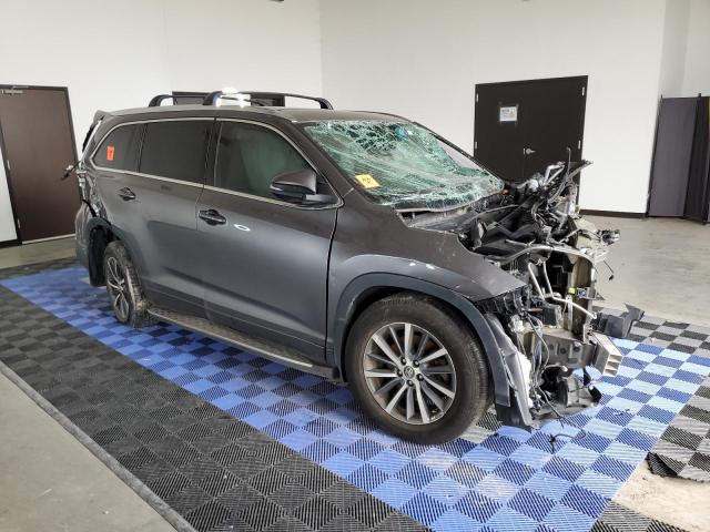 5TDKZRFH7JS284726 - 2018 TOYOTA HIGHLANDER SE GRAY photo 4