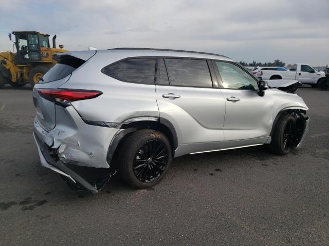 5TDKDRBH2PS510667 - 2023 TOYOTA HIGHLANDER L SILVER photo 3