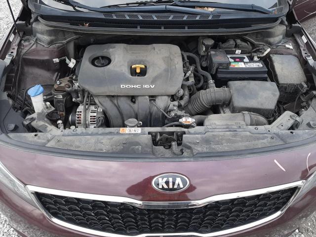 3KPFK4A74JE185475 - 2018 KIA FORTE LX MAROON photo 11