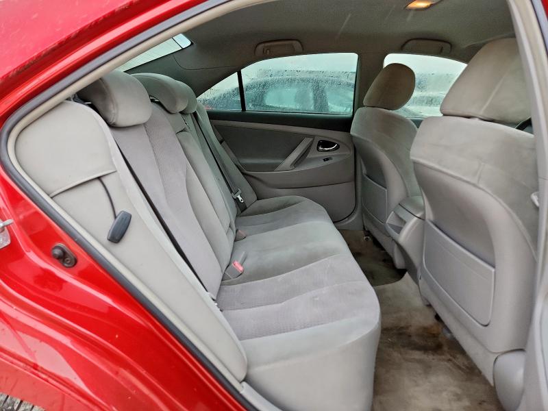 4T1BF3EK4BU137677 - 2011 TOYOTA CAMRY BASE RED photo 10