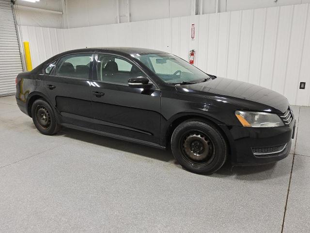 1VWAS7A35EC114904 - 2014 VOLKSWAGEN PASSAT S BLACK photo 4
