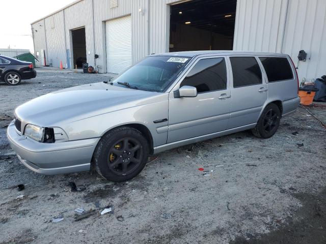 YV1LW55A9X2617075 - 1999 VOLVO V70 SILVER photo 1