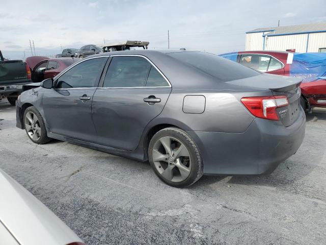 4T1BK1FKXEU546236 - 2014 TOYOTA CAMRY SE GRAY photo 2