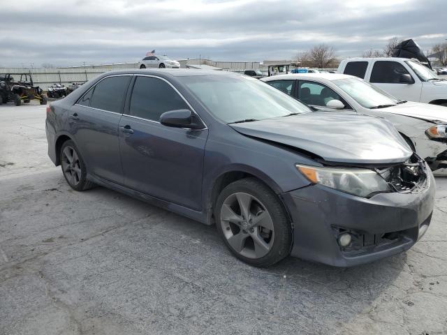 4T1BK1FKXEU546236 - 2014 TOYOTA CAMRY SE GRAY photo 4