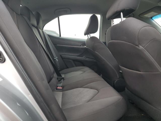 4T1B31HK2JU507905 - 2018 TOYOTA CAMRY LE GRAY photo 10