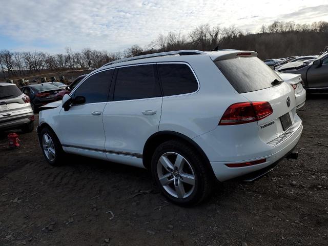 WVGEF9BP5DD001335 - 2013 VOLKSWAGEN TOUAREG V6 WHITE photo 2