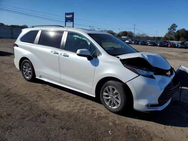 5TDYRKEC1NS078007 - 2022 TOYOTA SIENNA XLE WHITE photo 4