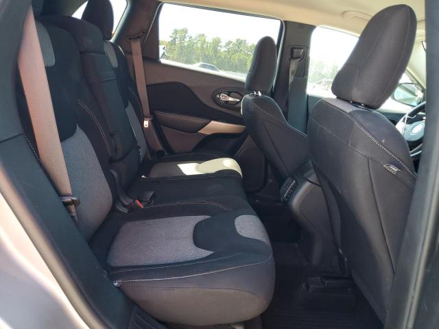 1C4PJLCB6JD539842 - 2018 JEEP CHEROKEE LATITUDE Gümüş fotoğraf 11