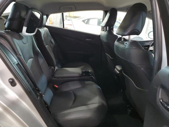 JTDKARFP6J3068575 - 2018 TOYOTA PRIUS PRIM ვერცხლისფერი ფოტო 10