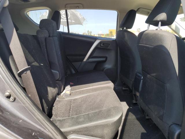 JTMZFREV2JJ732513 - 2018 TOYOTA RAV4 LE Графитовый фото 10