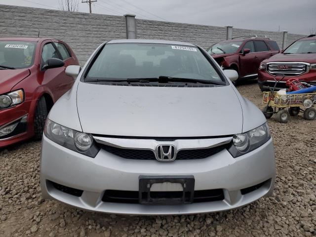 19XFA15539E005862 - 2009 HONDA CIVIC LX SILVER photo 5