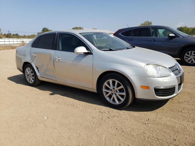 3VWRX7AJ0AM048337 - 2010 VOLKSWAGEN JETTA SE Silber Foto 4