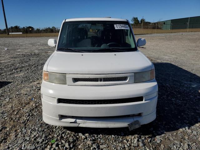 JTLKT324140155748 - 2004 TOYOTA SCION XB WHITE photo 5