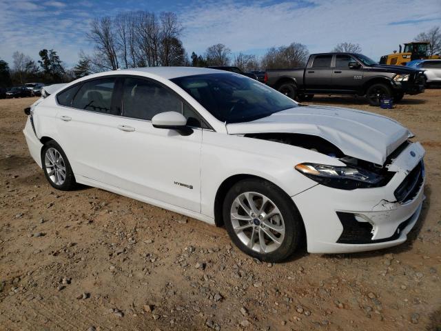 3FA6P0LU2KR207339 - 2019 FORD FUSION SE WHITE photo 4