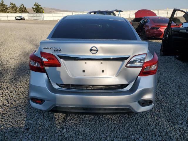 3N1AB7AP7JY335253 - 2018 NISSAN SENTRA S 银色 照片 6