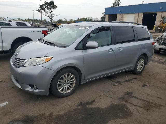 2017 TOYOTA SIENNA XLE, 