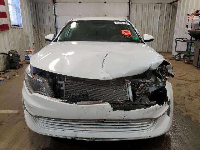 5XXGT4L31JG214126 - 2018 KIA OPTIMA LX WHITE photo 5