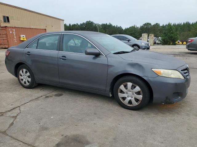 4T4BF3EK8AR005879 - 2010 TOYOTA CAMRY BASE رمادي صورة 4