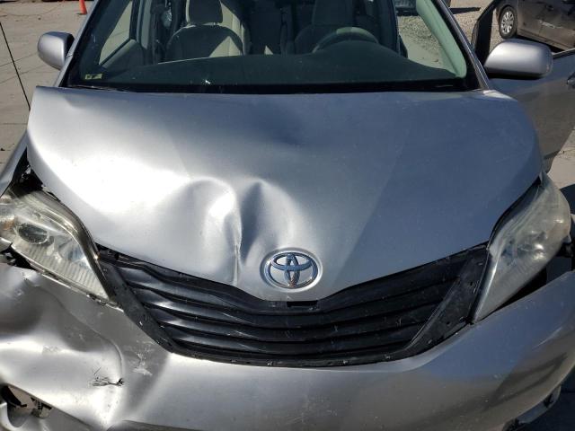 5TDKK3DC1ES456490 - 2014 TOYOTA SIENNA LE ვერცხლისფერი ფოტო 12