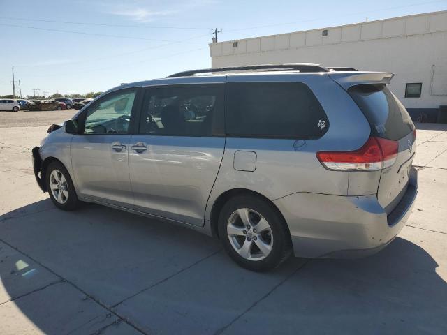 5TDKK3DC1ES456490 - 2014 TOYOTA SIENNA LE ვერცხლისფერი ფოტო 2