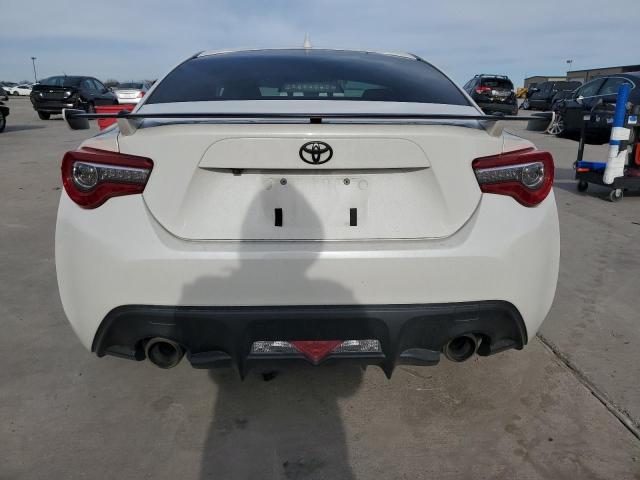 JF1ZNAE19L8751917 - 2020 TOYOTA 86 GT WHITE photo 6