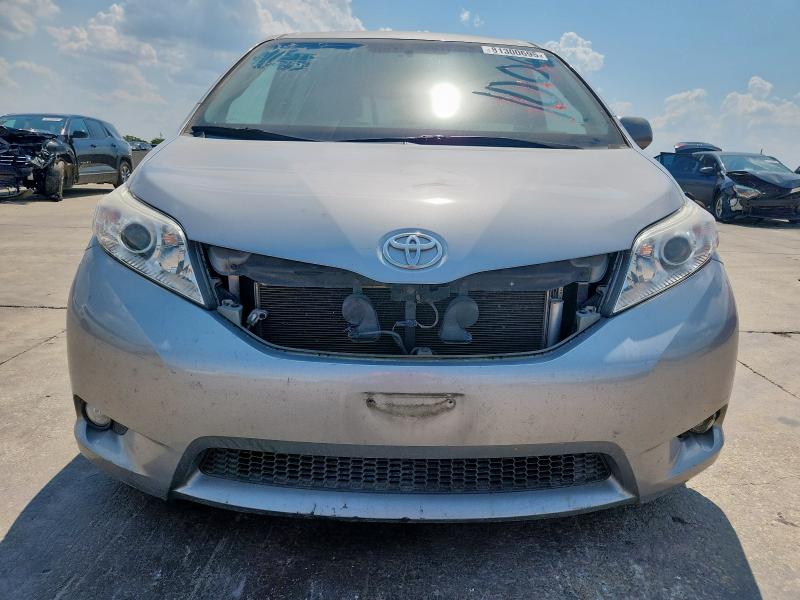 5TDYK3DC6FS558976 - 2015 TOYOTA SIENNA XLE SILVER photo 5