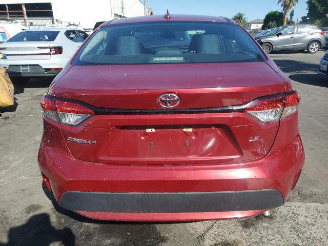5YFEPMAE6NP351916 - 2022 TOYOTA COROLLA LE أحمر صورة 2