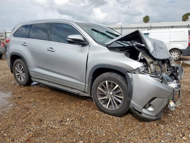 5TDJZRFH8JS538178 - 2018 TOYOTA HIGHLANDER SE Argent photo 4