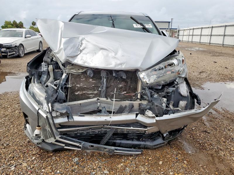 5TDJZRFH8JS538178 - 2018 TOYOTA HIGHLANDER SE Argent photo 5