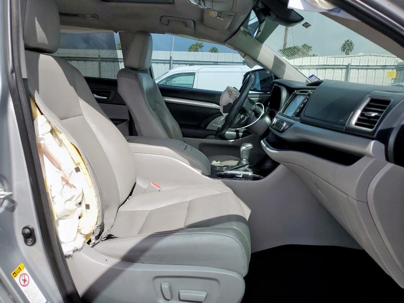 5TDJZRFH8JS538178 - 2018 TOYOTA HIGHLANDER SE Argent photo 7