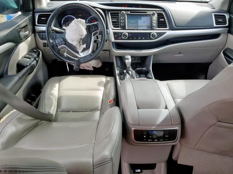 5TDJZRFH8JS538178 - 2018 TOYOTA HIGHLANDER SE Argent photo 8