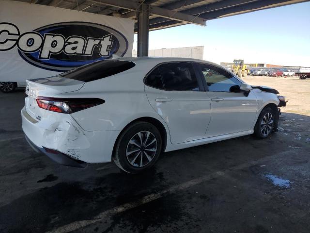 4T1C31AK4PU605745 - 2023 TOYOTA CAMRY LE WHITE photo 3