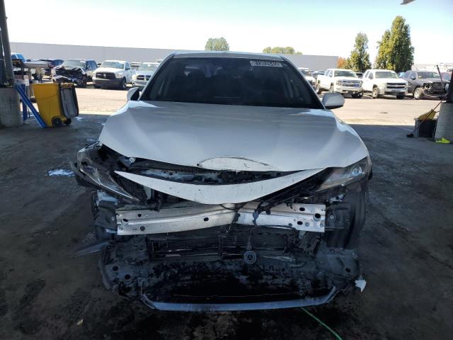 4T1C31AK4PU605745 - 2023 TOYOTA CAMRY LE WHITE photo 5