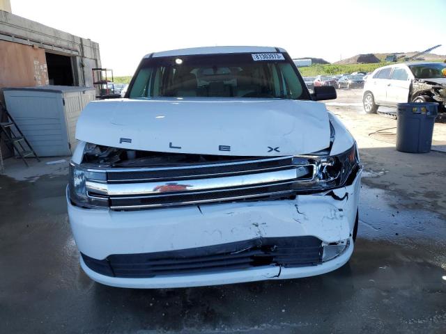 2FMGK5B85JBA03951 - 2018 FORD FLEX SE WHITE photo 5