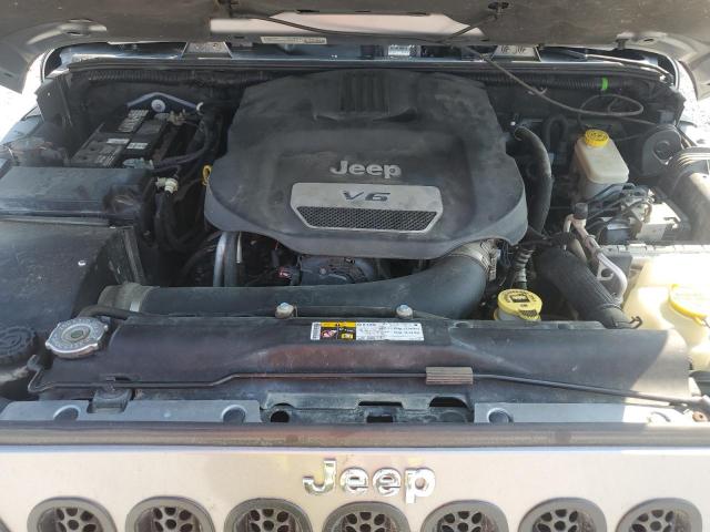 1C4BJWEG2EL183003 - 2014 JEEP WRANGLER UNLIMITED SAHARA Gümüş foto 12