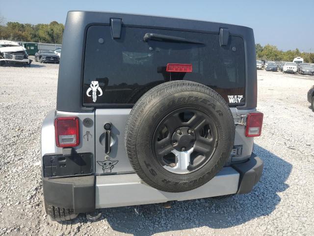 1C4BJWEG2EL183003 - 2014 JEEP WRANGLER UNLIMITED SAHARA Gümüş foto 6
