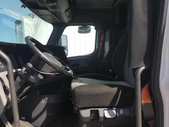 3AKJHHDR4LSLS2709 - 2020 FREIGHTLINER CASCADIA 1 Weiß Foto 5