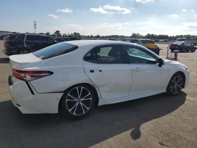 4T1B11HK1JU527035 - 2018 TOYOTA CAMRY L WHITE photo 3