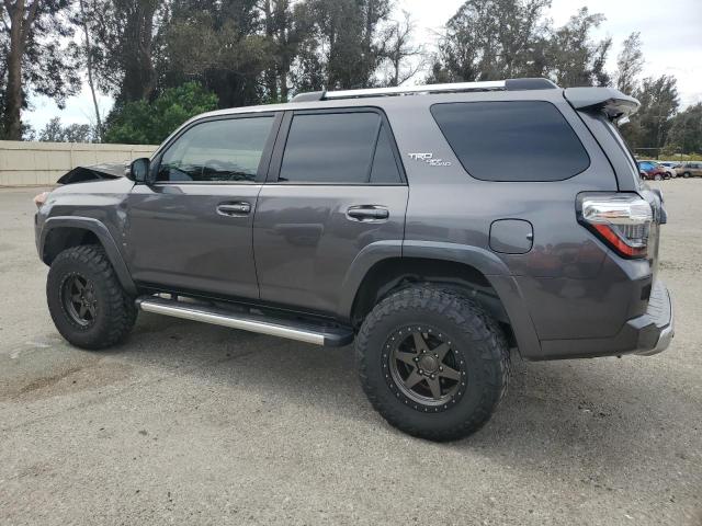 JTEBU5JR7J5555227 - 2018 TOYOTA 4RUNNER SR5/SR5 PREMIUM Grafitowy zdjęcie 2