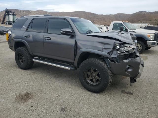JTEBU5JR7J5555227 - 2018 TOYOTA 4RUNNER SR5/SR5 PREMIUM Grafitowy zdjęcie 4