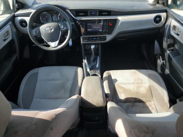 2T1BURHE7JC004670 - 2018 TOYOTA COROLLA L فضي صورة 8