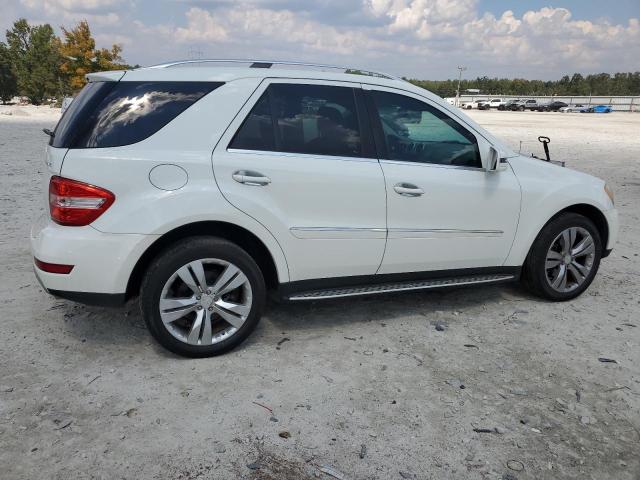 4JGBB8GB8BA626882 - 2011 MERCEDES-BENZ ML 350 4MATIC WHITE photo 3